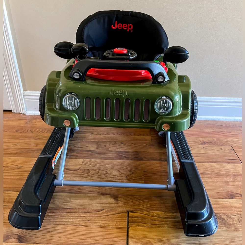 Jeep Classic Wrangler 3-in-1 Grow With Me Walker